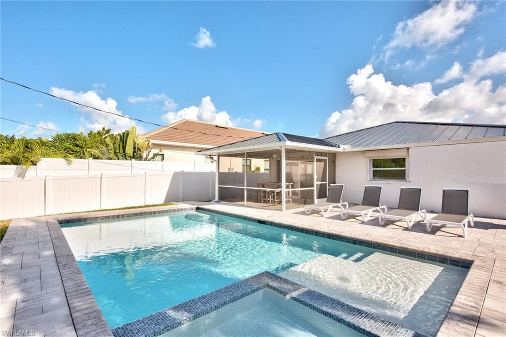 586 98th AVE N NAPLES, FL 34108