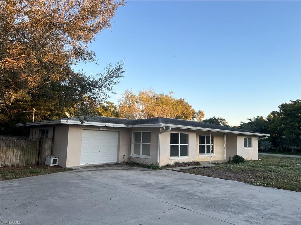 1003 Wisconsin DR NAPLES, FL 34103