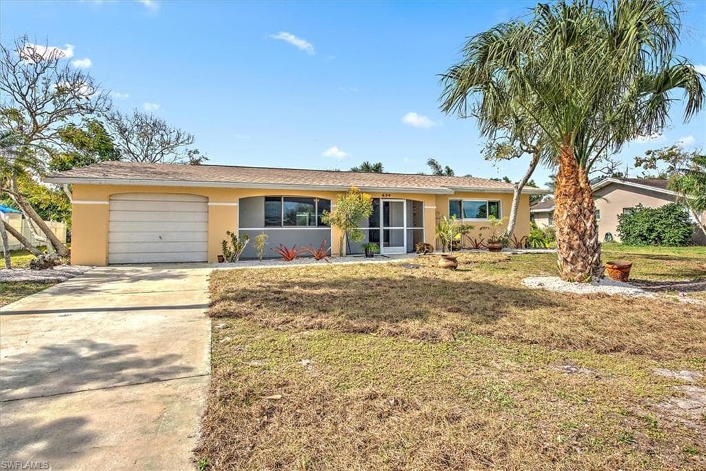 634 Grandview DR LEHIGH ACRES, FL 33936