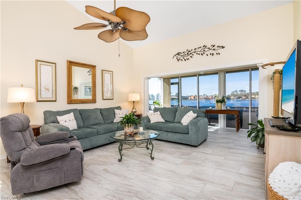 613 Windsor SQ 101 NAPLES, FL 34104