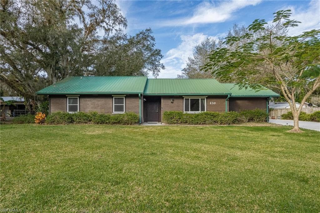 230 S Davis ST LABELLE, FL 33935
