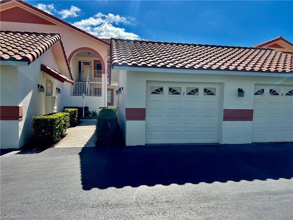 550 Gabriel CIR 9 NAPLES, FL 34104