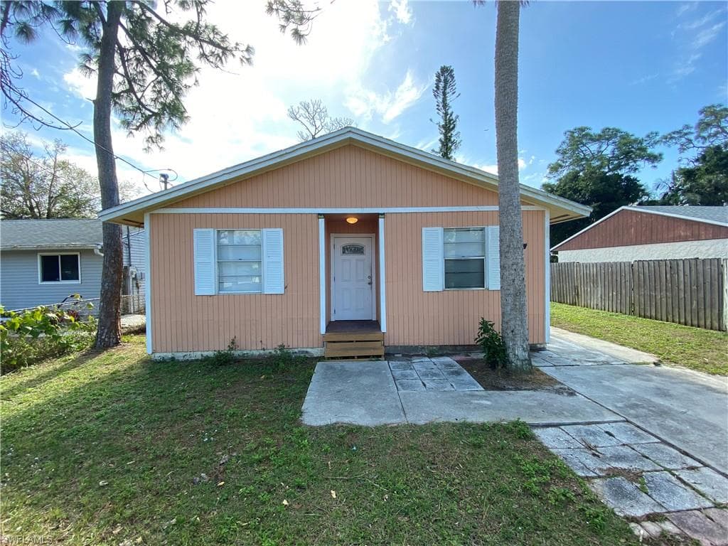 537 Sacramento ST NORTH FORT MYERS, FL 33903
