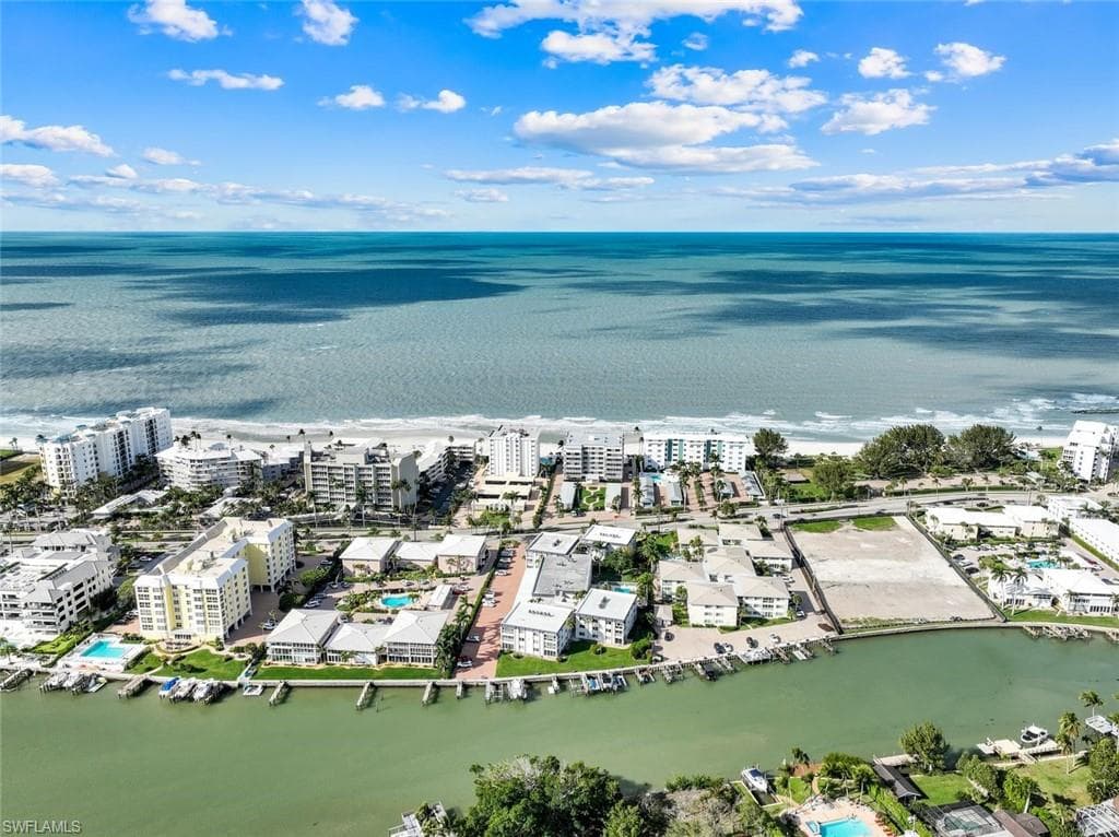 1930 Gulf Shore BLVD N E202 NAPLES, FL 34102