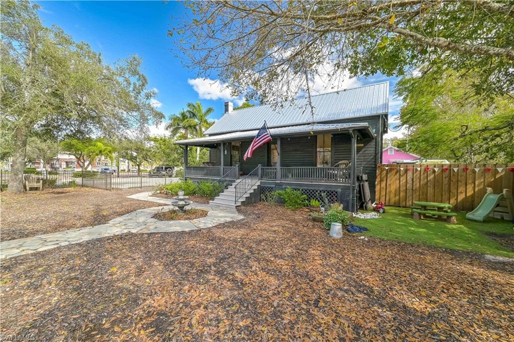 1611 Fowler ST FORT MYERS, FL 33901