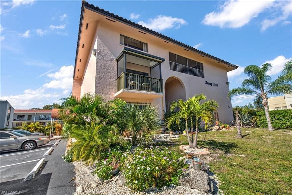 828 Wiggins Pass RD 10 NAPLES, FL 34110
