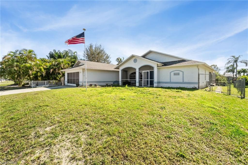 8318 Robin RD FORT MYERS, FL 33967