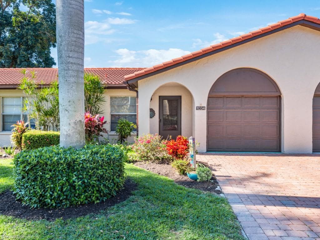1034 Forest Lakes DR 10-C NAPLES, FL 34105