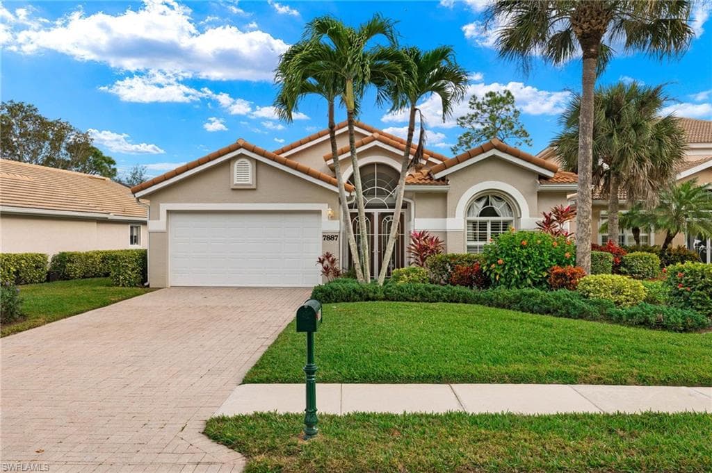 7887 Berkshire Pines DR NAPLES, FL 34104