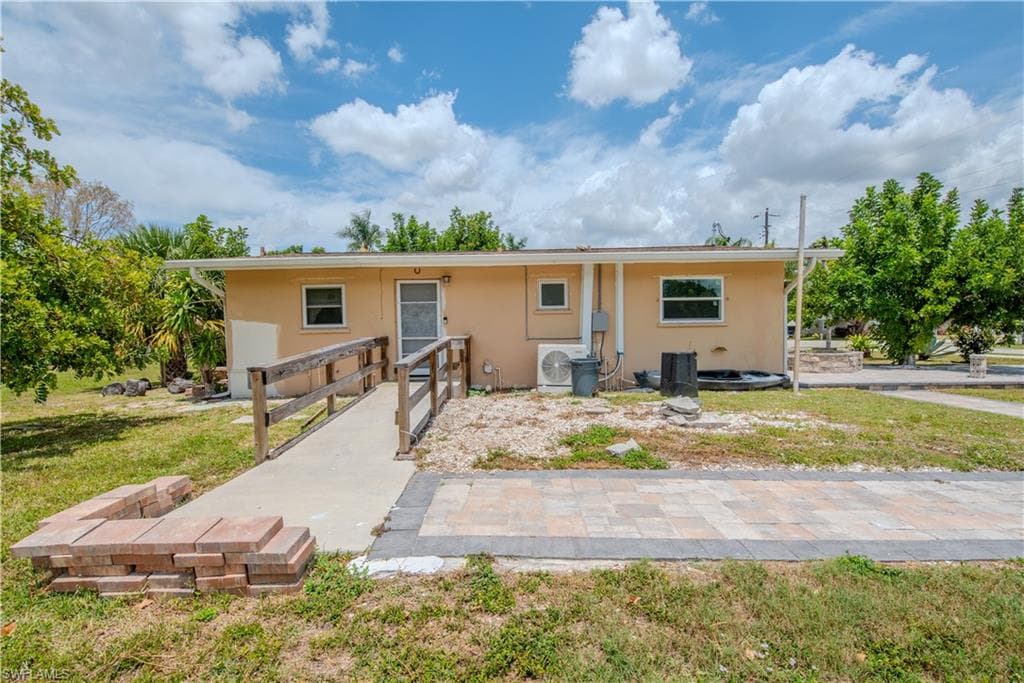 230 South RD FORT MYERS, FL 33907