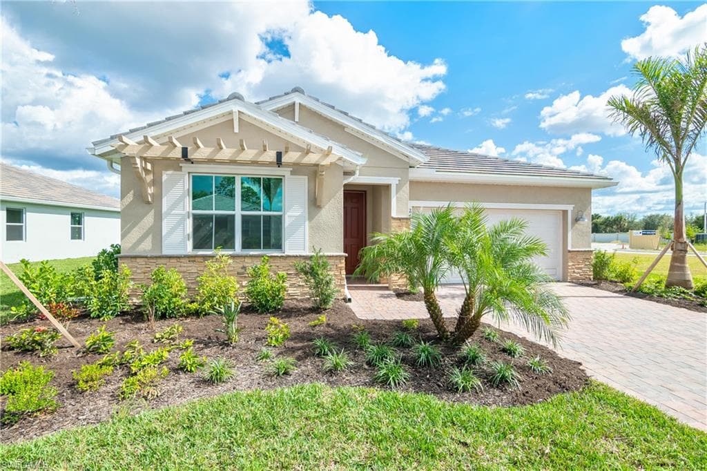 260 Tamarindo LN NAPLES, FL 34114
