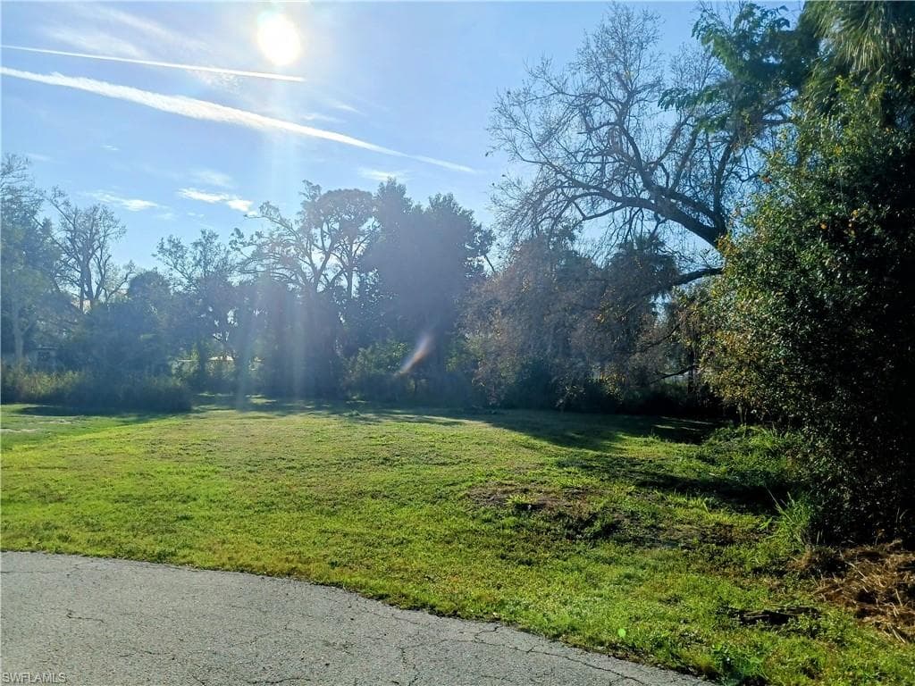 1825 Marilyn DR NORTH FORT MYERS, FL 33917