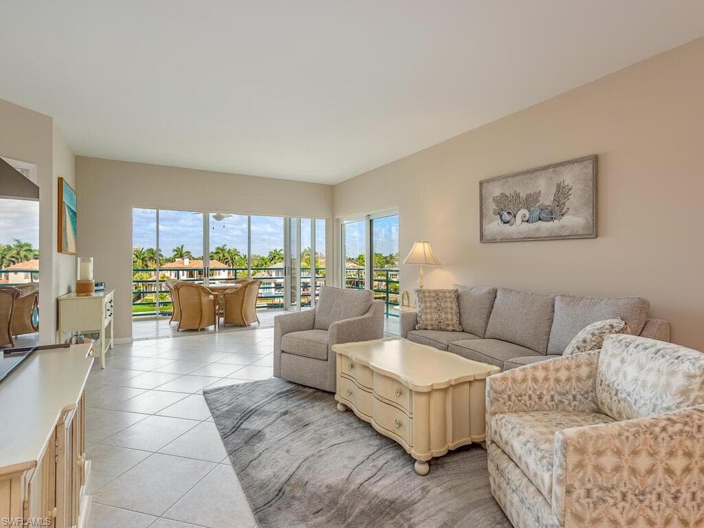 255 Park Shore DR 3-342 NAPLES, FL 34103