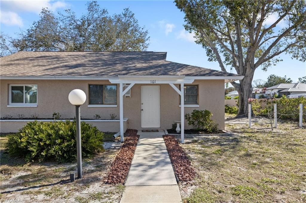27671 Arroyal RD 101 BONITA SPRINGS, FL 34135