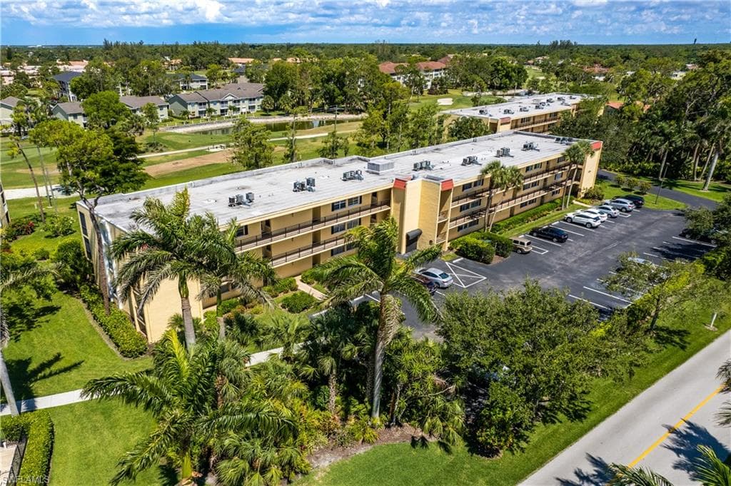 1084 Forest Lakes DR 7305 NAPLES, FL 34105