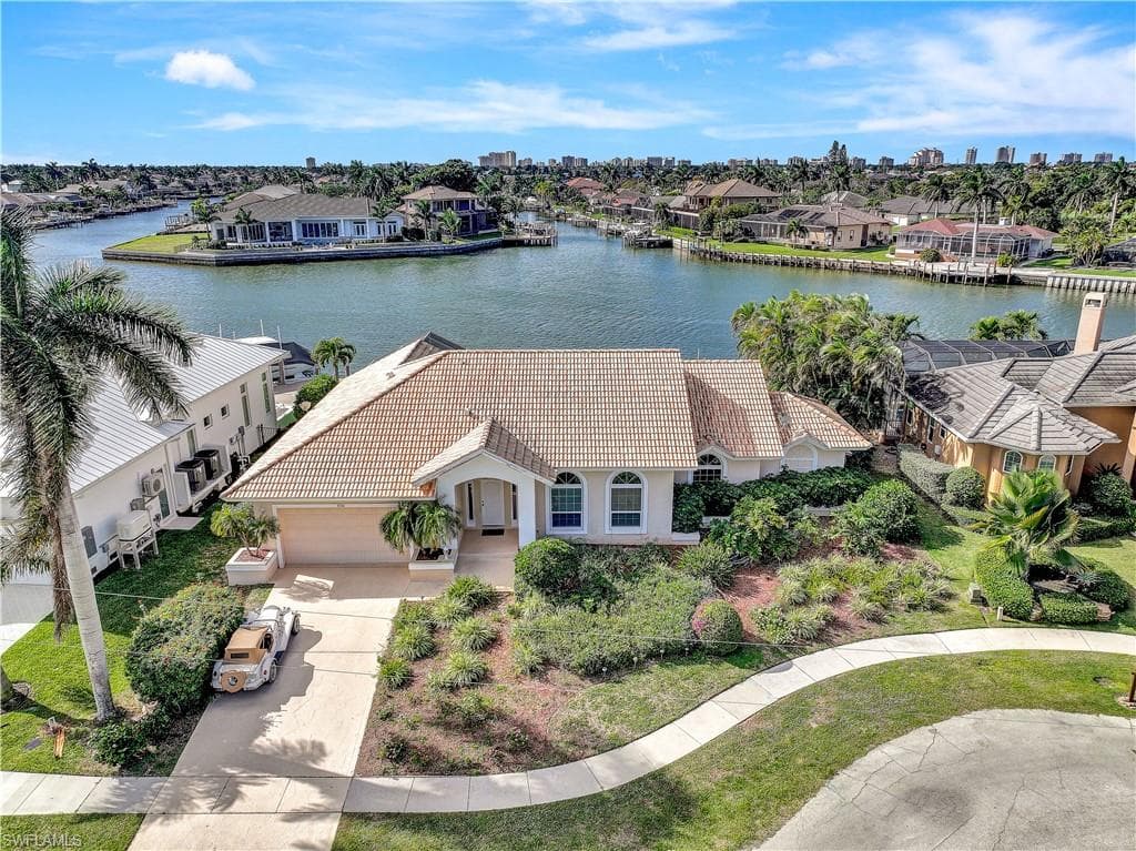 1726 Hummingbird CT MARCO ISLAND, FL 34145