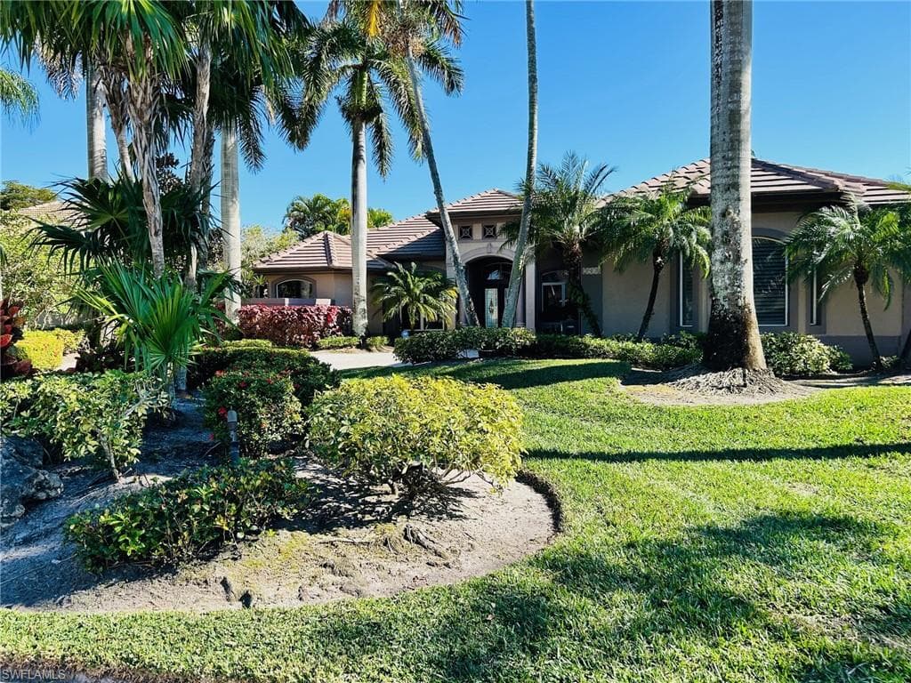 2948 Gardens BLVD NAPLES, FL 34105