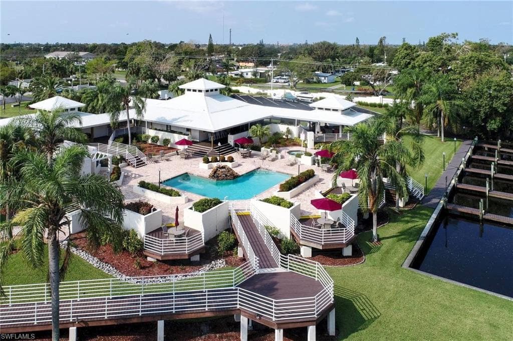 9139 Palm Island CIR NORTH FORT MYERS, FL 33903