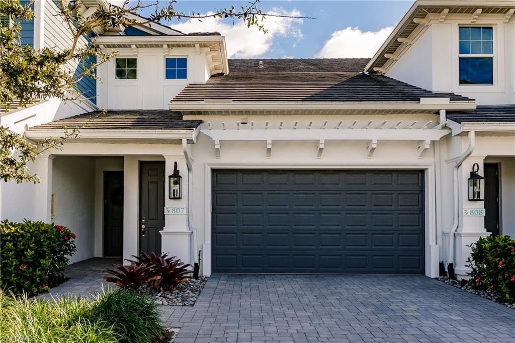 2548 Seychelles DR 807 NAPLES, FL 34112