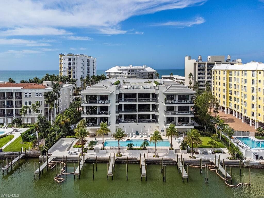 1820 Gulf Shore BLVD N 204 NAPLES, FL 34102