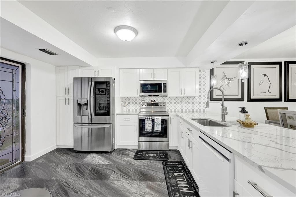 113 Pinebrook DR FORT MYERS, FL 33907