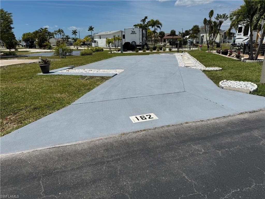 19681 Summerlin RD 182 FORT MYERS, FL 33908