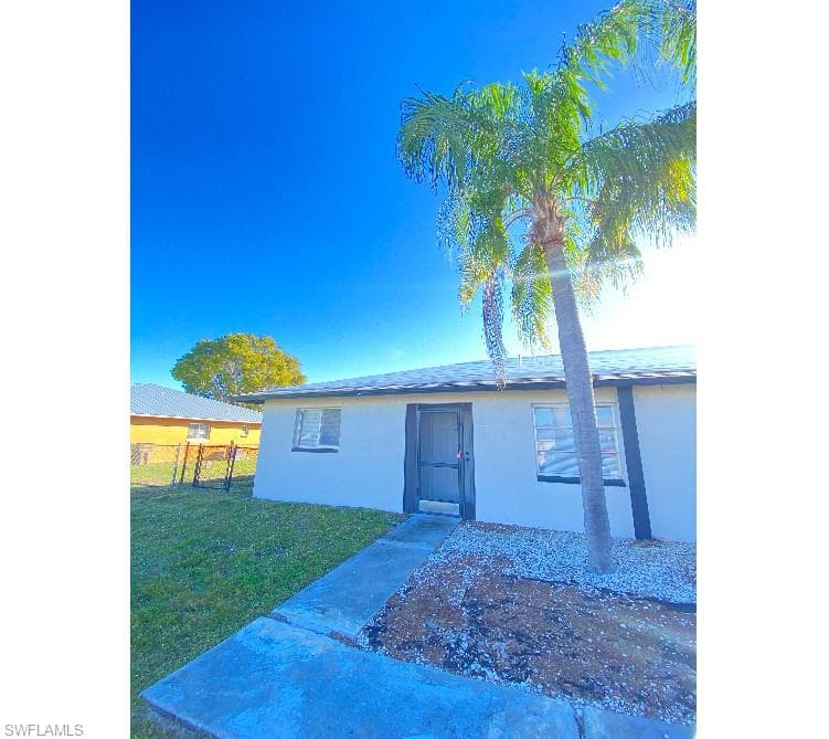 525-527 SE 5th PL 527 CAPE CORAL, FL 33990