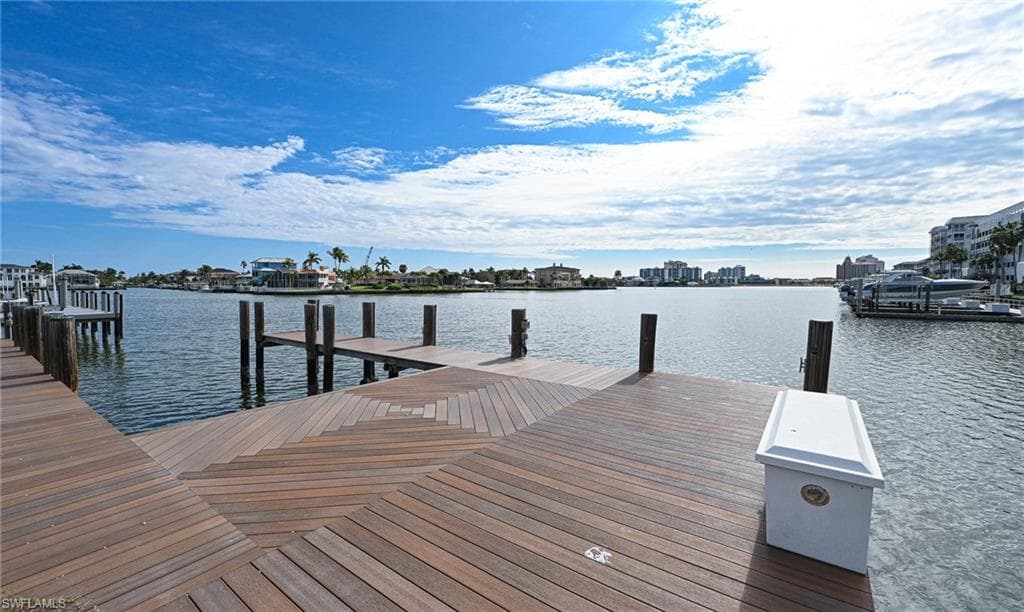 128 BAYVIEW AVE NAPLES, FL 34108