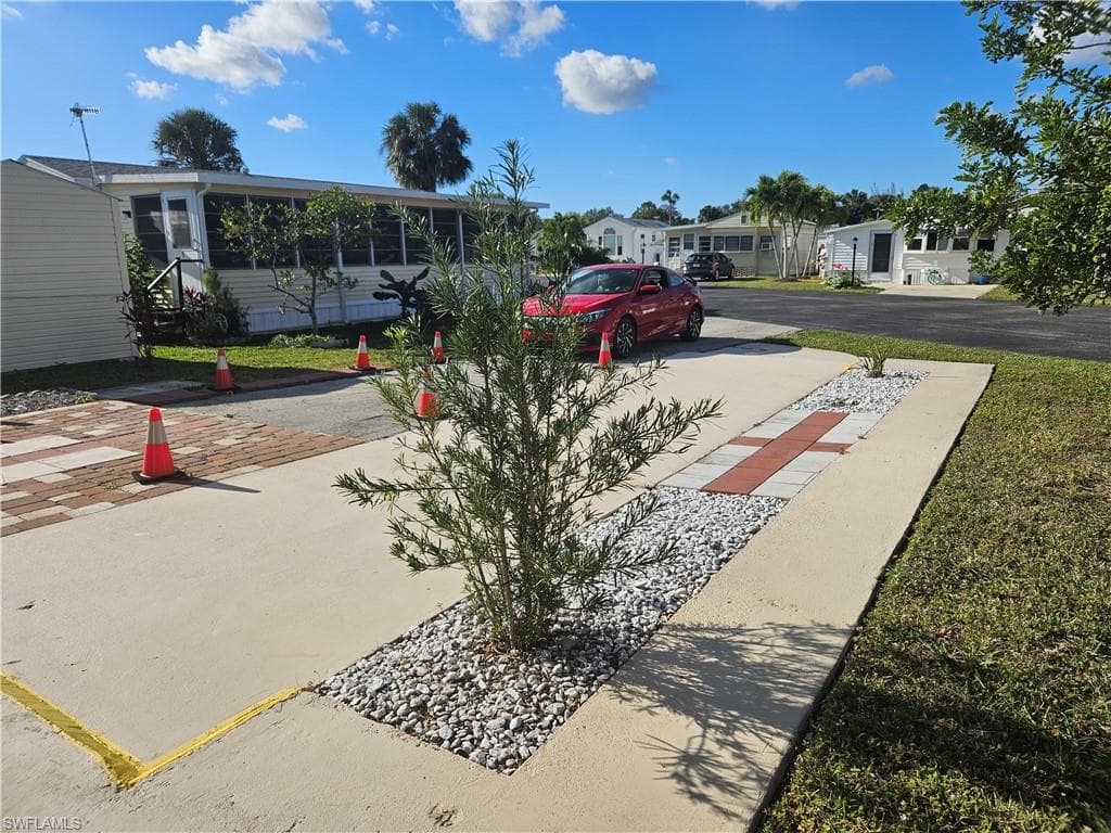 11 Pearl DR NAPLES, FL 34114