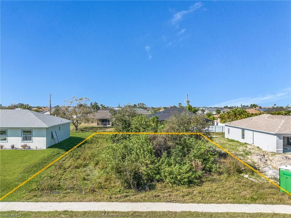 408 SW 28TH AVE CAPE CORAL, FL 33991