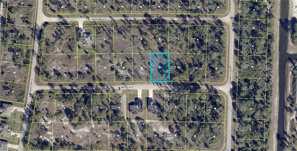 869 Amigo ST E LEHIGH ACRES, FL 33974
