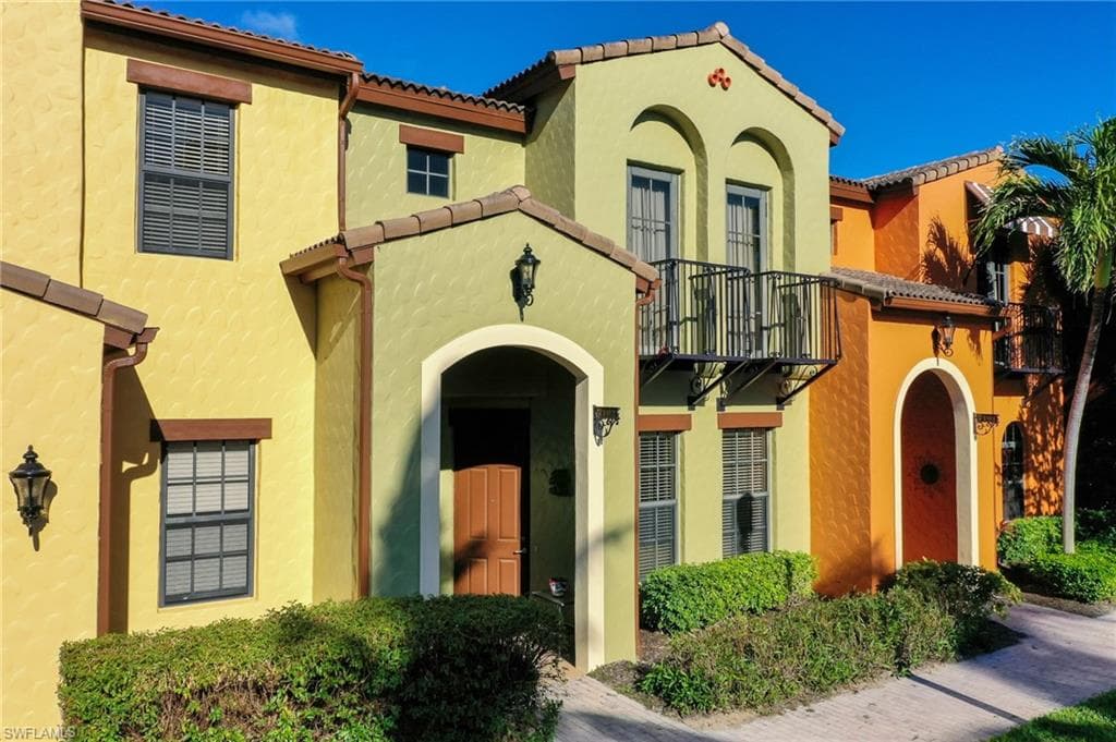 9098 Capistrano ST S 7102 NAPLES, FL 34113