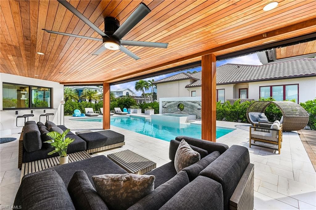 2211 Kingfish RD NAPLES, FL 34102
