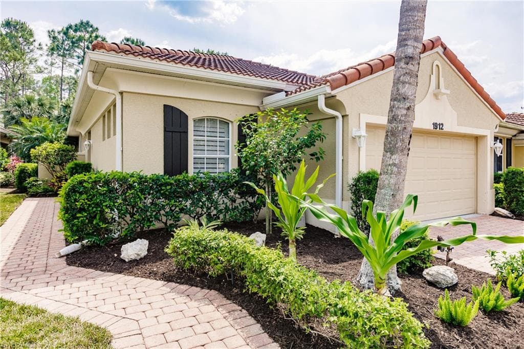 1912 Tarpon Bay DR N 103 NAPLES, FL 34119