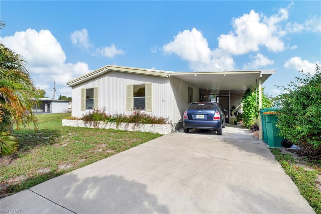 121 Islamorada LN NAPLES, FL 34114