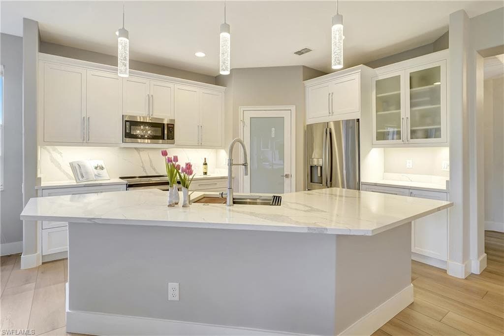 954 CARRICK BEND CIR 102 NAPLES, FL 34110