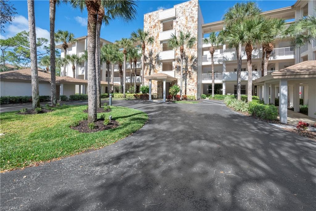 300 Wyndemere WAY C-103 NAPLES, FL 34105