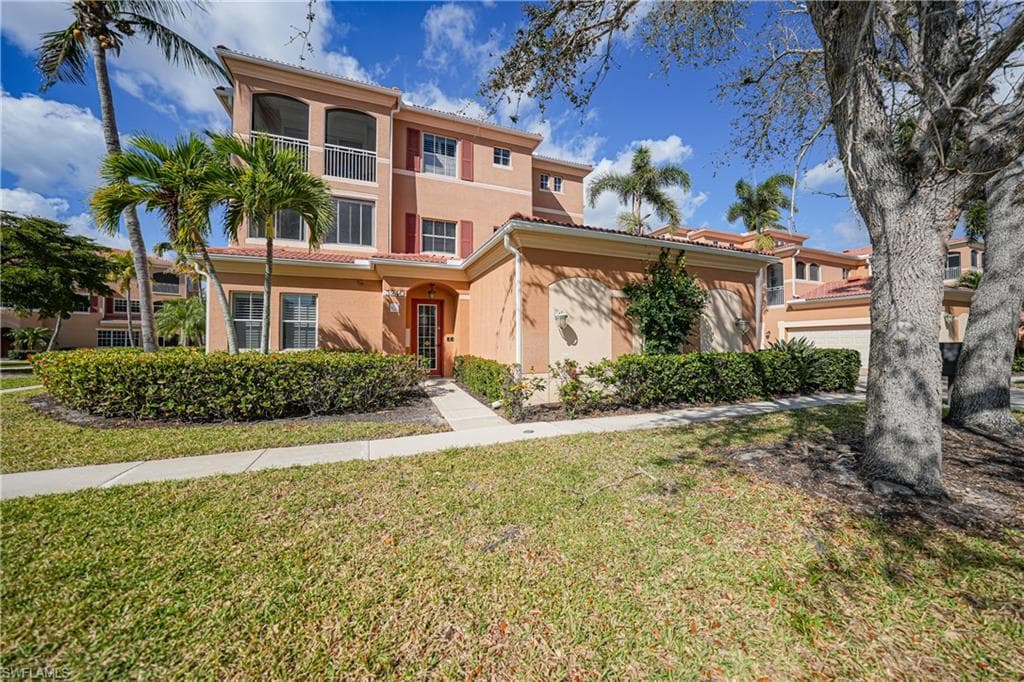 3240 Sunset Key CIR 103 PUNTA GORDA, FL 33955