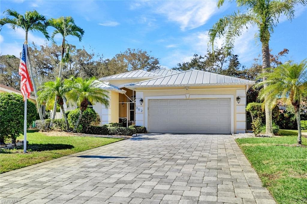 302 Stanhope CIR NAPLES, FL 34104