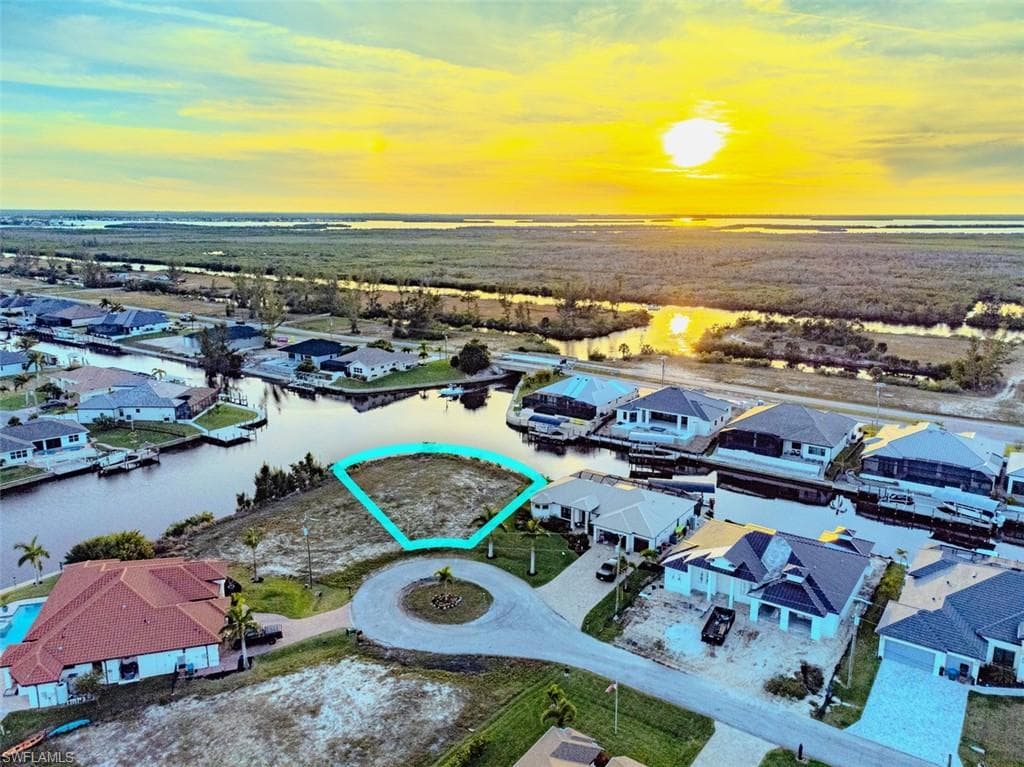 402 NW 39th AVE CAPE CORAL, FL 33993