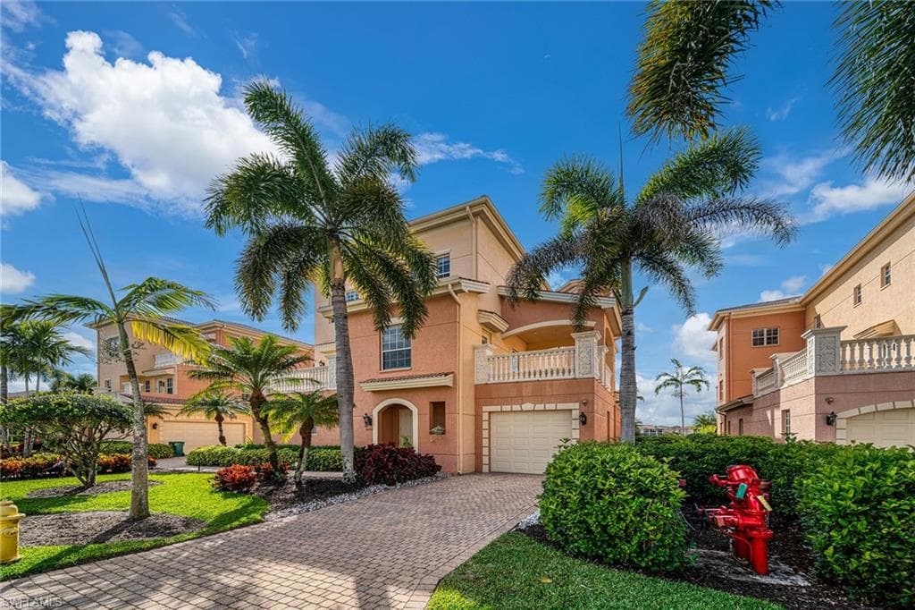 542 Avellino Isles CIR 10202 NAPLES, FL 34119