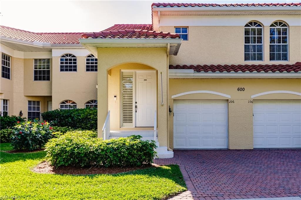 600 Lambiance CIR 6-206 NAPLES, FL 34108