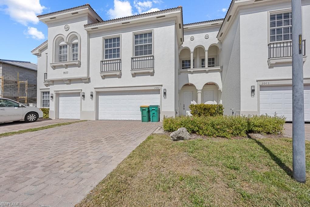 7077 Venice WAY S 2002 NAPLES, FL 34119