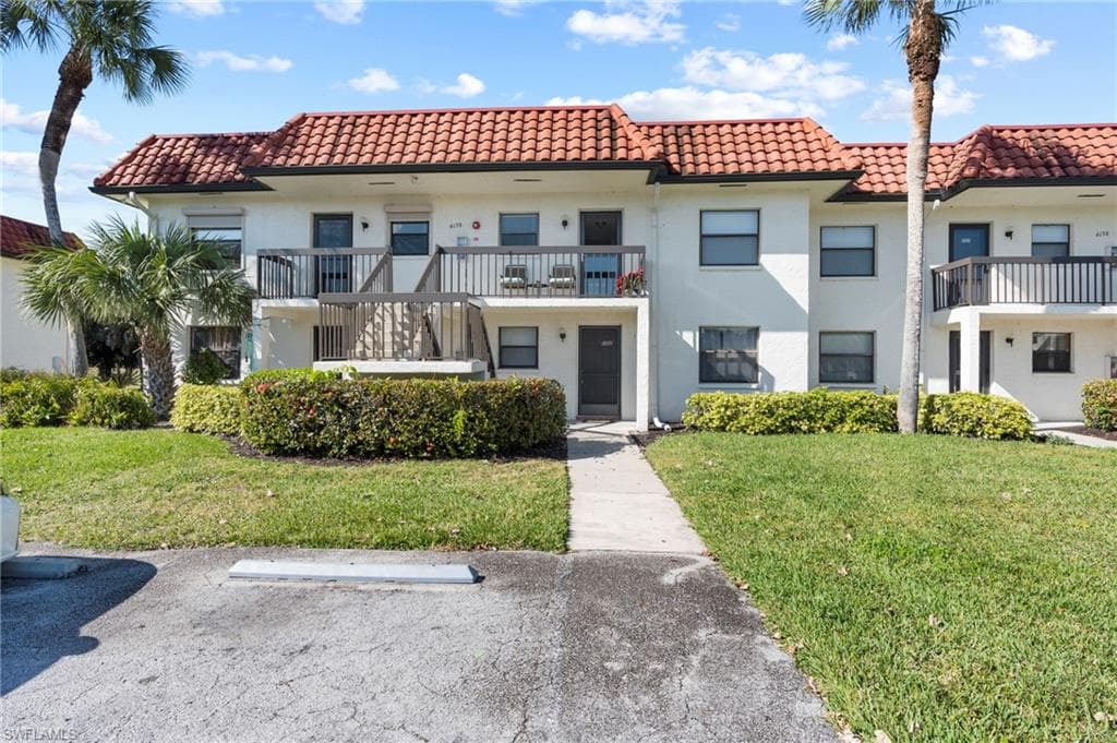 4198 27th CT SW 102 NAPLES, FL 34116