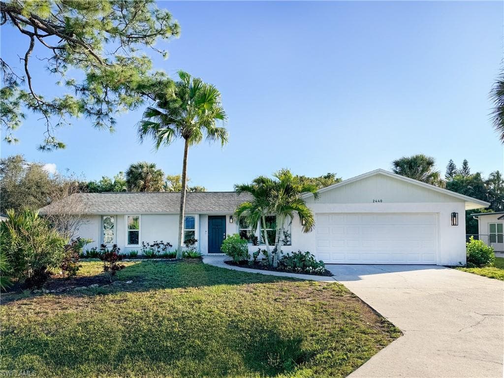 2440 Clipper WAY NAPLES, FL 34104