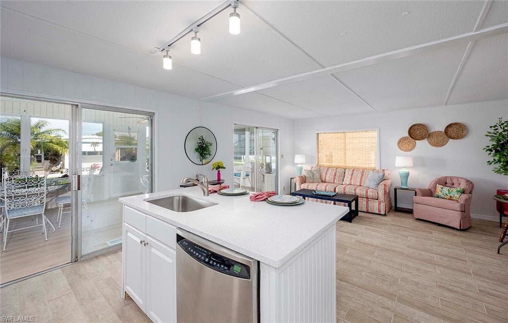7 Poinsettia DR FORT MYERS, FL 33905