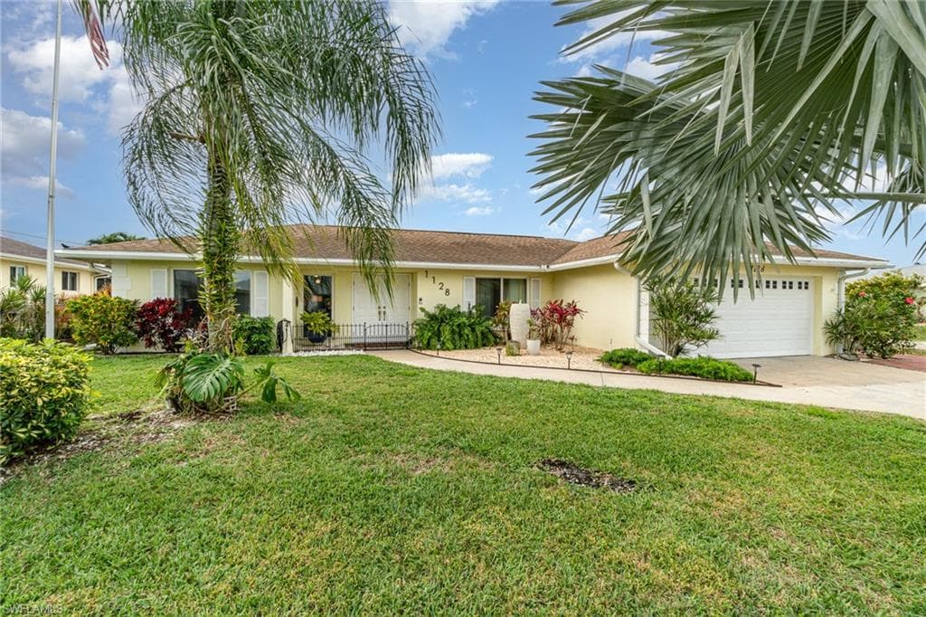 1128 SE 32nd TER CAPE CORAL, FL 33904