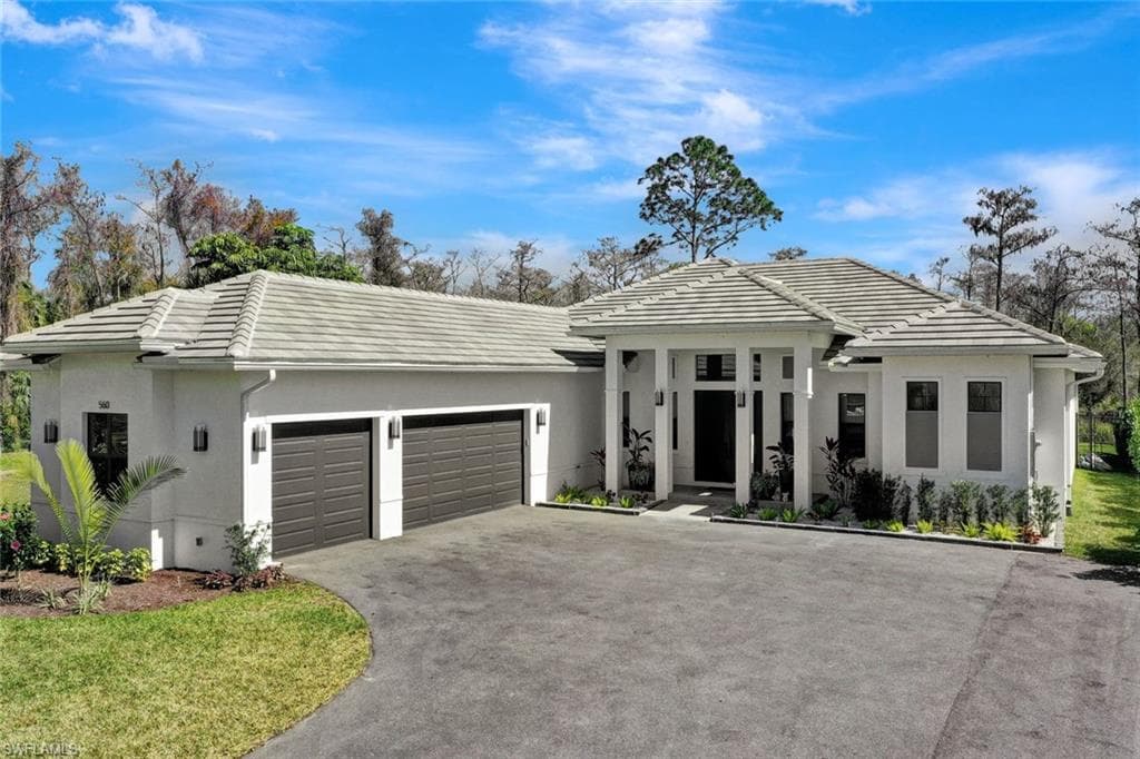 560 Logan BLVD N NAPLES, FL 34119