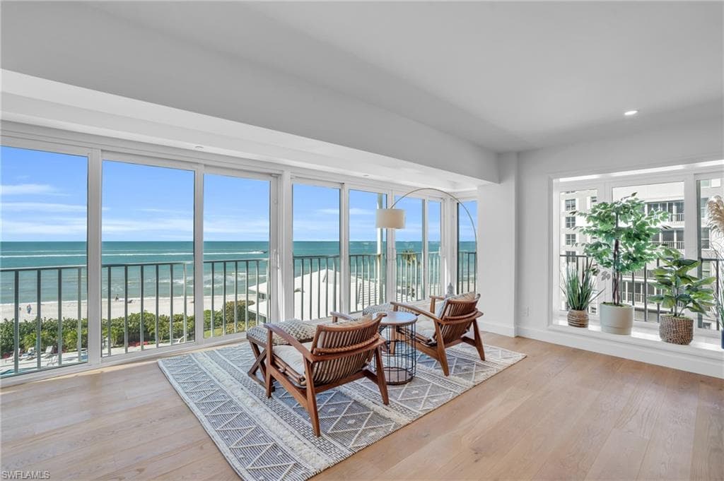 2701 Gulf Shore BLVD N 503 NAPLES, FL 34103