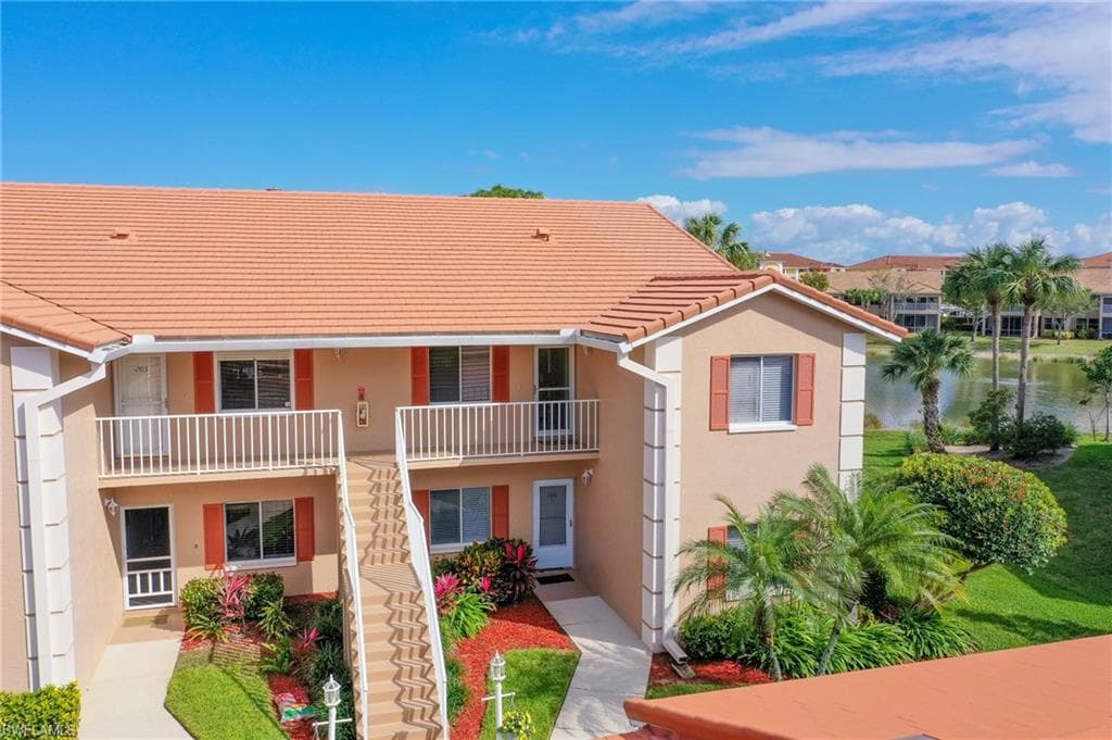 550 Saratoga CIR E-206 NAPLES, FL 34104
